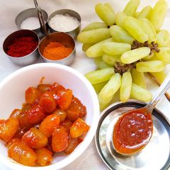 A picture of Green grapes instant pickle.