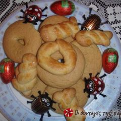A picture of Unique Easter koulourakia.