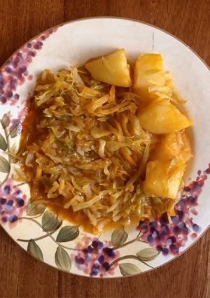 A picture of Cabbage-potato soup.