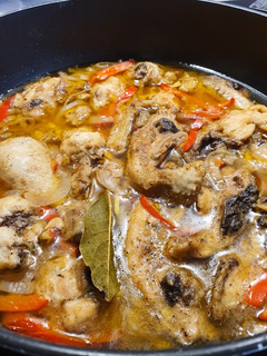 Una foto de Pollo guisado con toque de limón