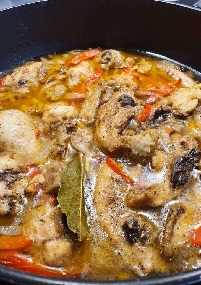 Una foto de Pollo guisado con toque de limón