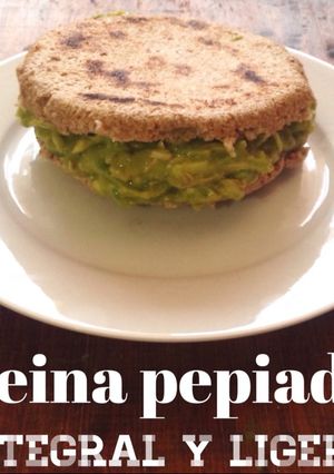 Una foto de Reina pepiada integral y ligera