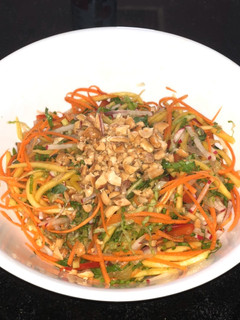 Una foto de Ensalada de mango vietnamita