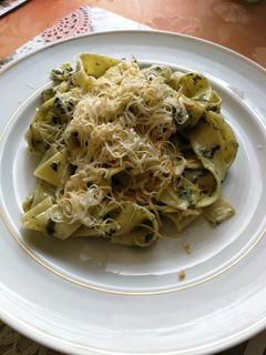 Spenótos-medvehagymás tagliattelle/pappardelle füstölt sajttal recept fotója