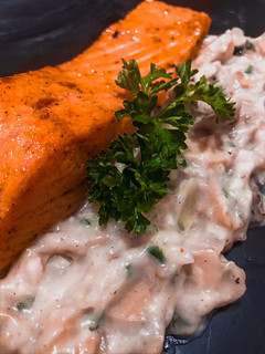 Foto resep Salmon dengan Saus Jamur (Salmon Pan Seared with Creamy Mushroom Sauce)