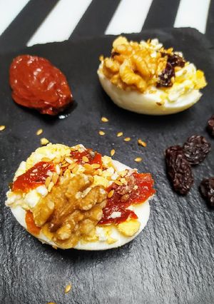 Una foto de Huevos rellenos especiales