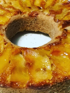 Una foto de Torta de manzana invertida (con aceite, fácil y económica!!)