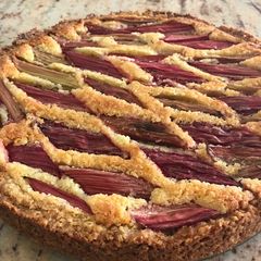 Rhubarb oats tart with frangipane A picture of Rhubarb oats tart with frangipane.
