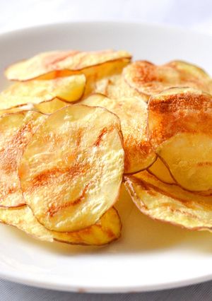 Burgonya chips recept egyszerűen recept fotója
