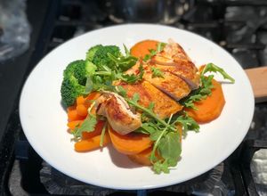 Hình của món Ức gà áp chảo với bột cumin và paprika-Eatclean.