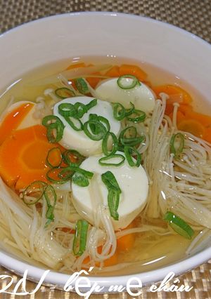 Hình của món Canh đậu hũ nấm kim châm chay.
