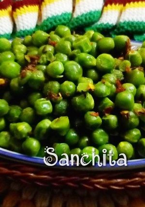 A picture of Green peas ghughni/ Chhaunki Matar.