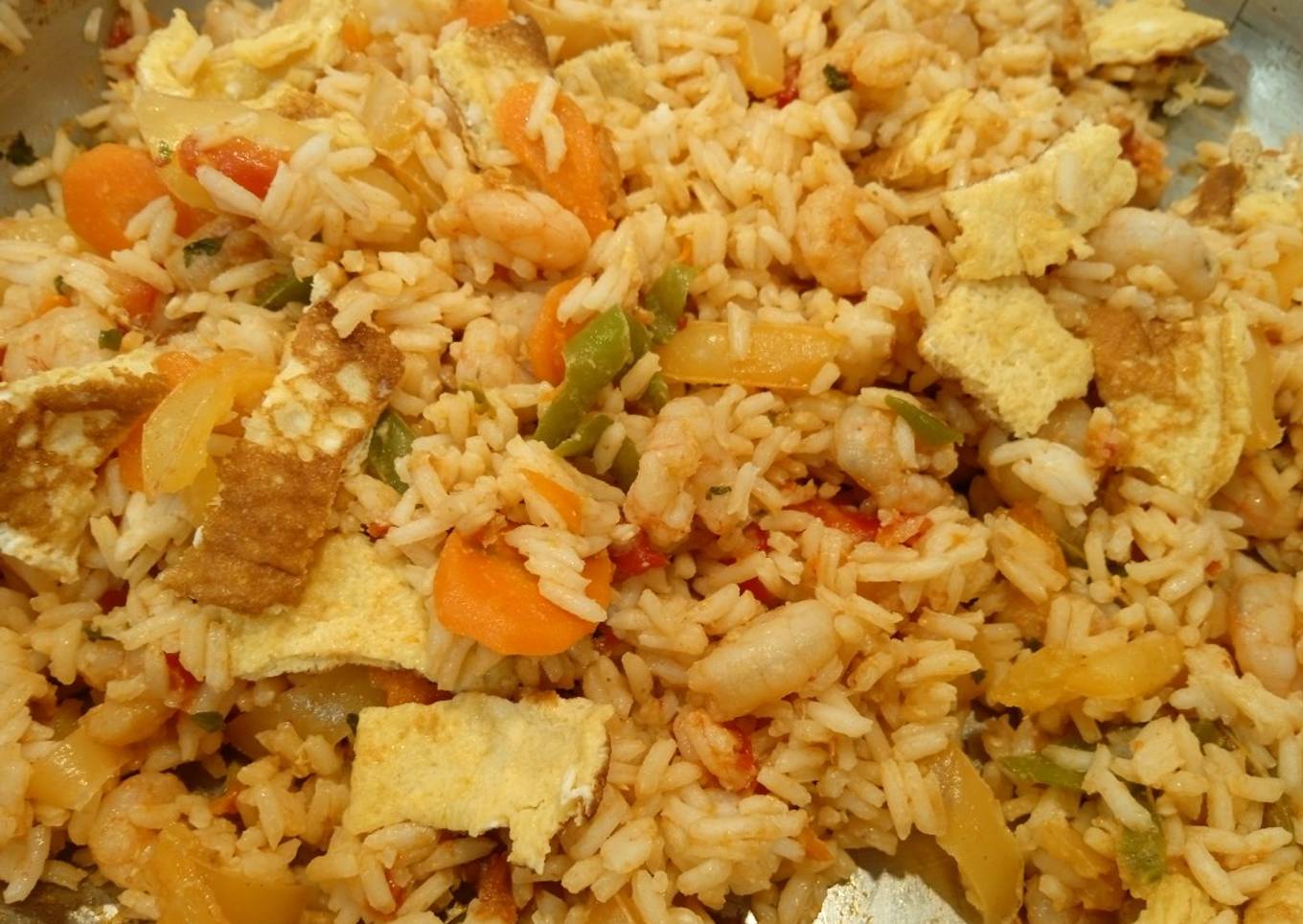 Arroz frito con gambas