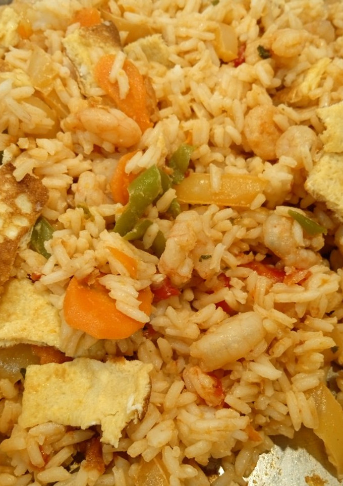Una foto de Arroz frito con gambas