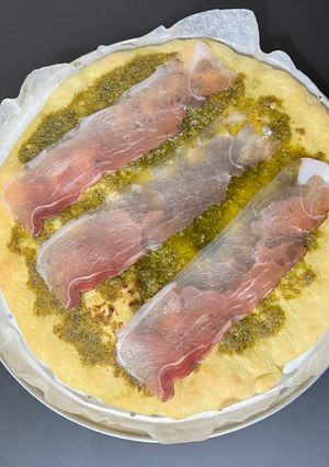 Foto di Pizza speck e pesto