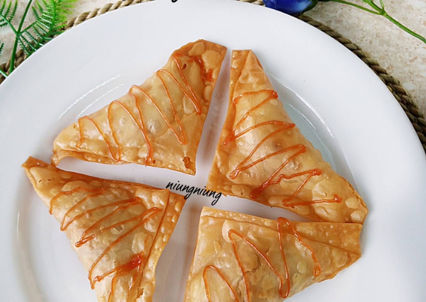 Pangsit goreng isi mie