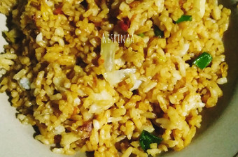 Bagaimana Menyiapkan Nasi goreng, Enak Banget
