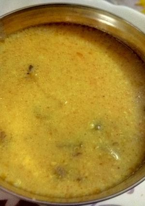 हरे प्याज की कढी और अरहर दाल की खिचड़ी रेसिपी मुख्य फोटो