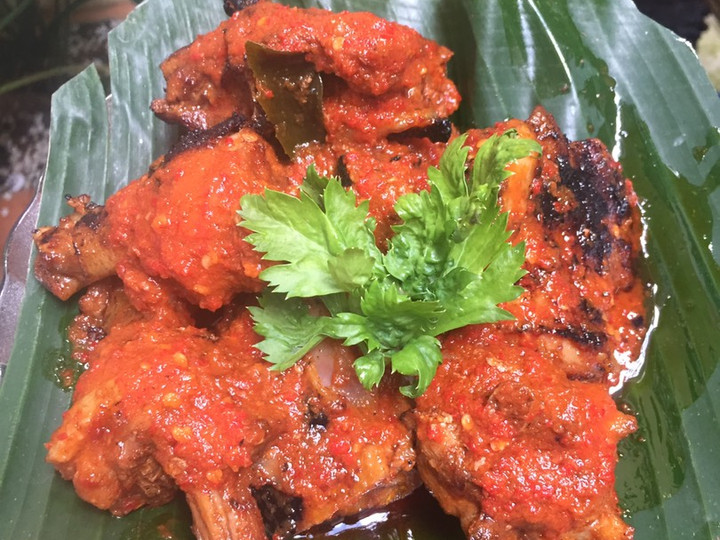 Bagaimana Membuat Ayam bakar bumbu merah simple tapi enak, Lezat Sekali