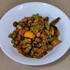 भोगी ची भाजी (Bhogichi Bhaji Recipe In Marathi) रेसिपी चे मुख्य फोटो 