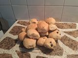 Pancitos dulces con frutas glaseadas y pasas de uva con ciruelas pasas
