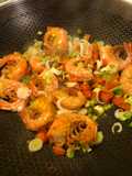 Gamberoni saltati con pepe e verdure