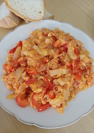 Tojásos lecsó recept fotója