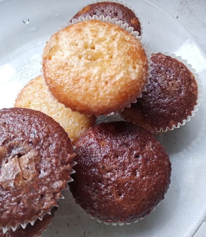Una foto de Muffins de chocolate, vainilla y marmolados