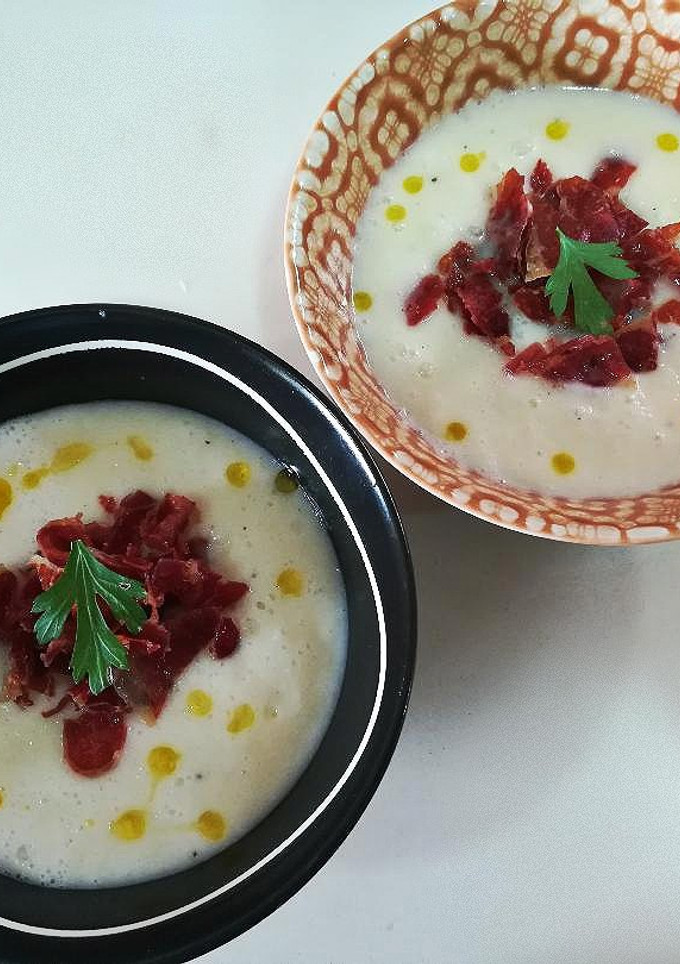 Una foto de Crema de melón con jamón