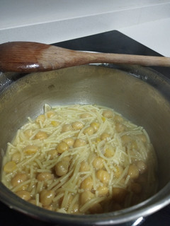 Una foto de 🥣 Sopa de garbanzos express