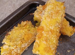 Una foto de Bastones crocantes de polenta y queso 🥰