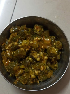 લસણ વગર નું ભીંડા નું શાક રેસીપી મુખ્ય ફોટો