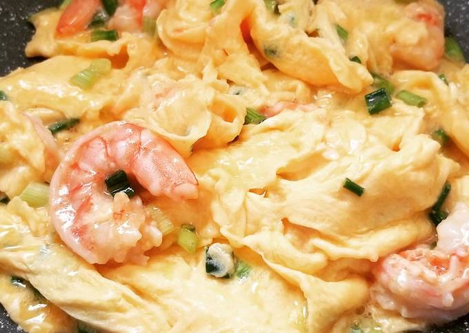 Chinese Silky Scramble Eggs with Shrimp 滑蛋炒蝦仁