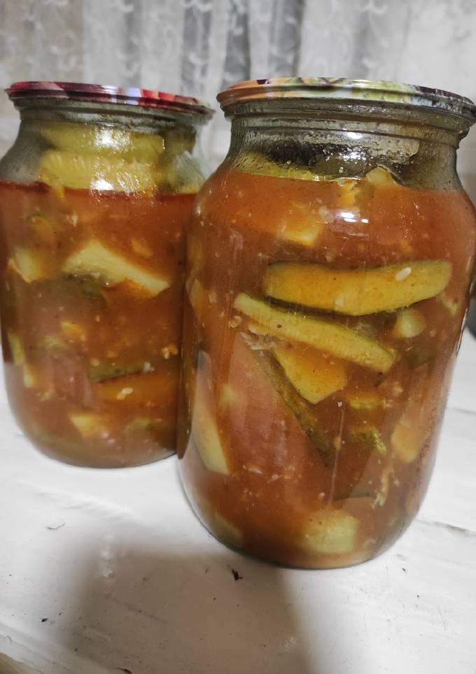 Нарізані мариновані огірки