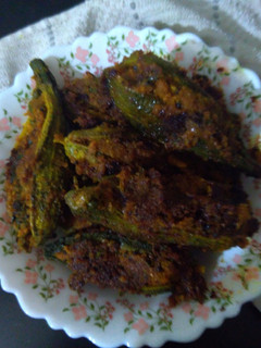 भरवाँ करेले (bharwa karele recipe in Hindi) रेसिपी मुख्य फोटो