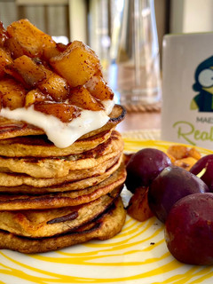 Una foto de 🥞 Tortitas de avena y plátano con manzana caramelizada 🥞