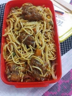 नूडल्स ग्रेवी मंचूरियन (Noodles Gravy manchurian recipe in Hindi) रेसिपी मुख्य फोटो