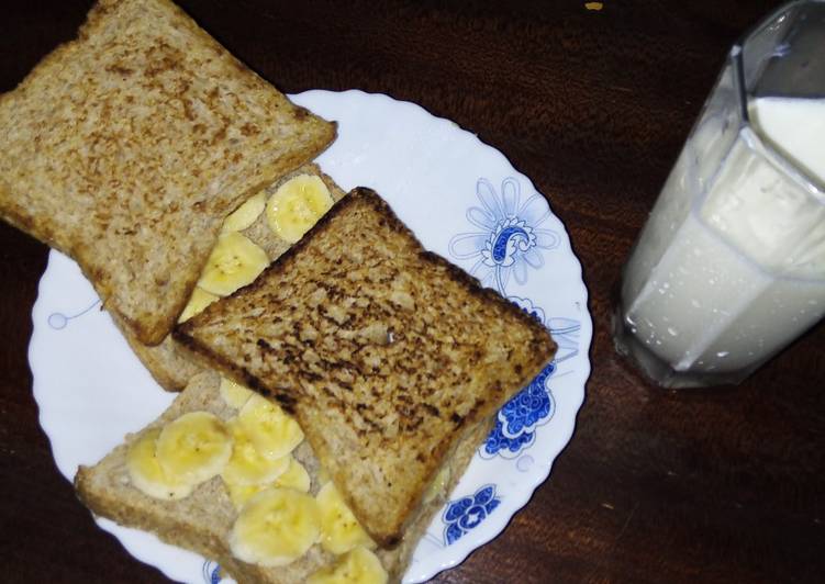 Recipe of Homemade Pan toasted bread, bananas and milk #kidsrecipecontest