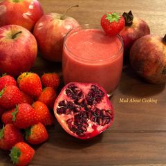 A picture of Pomegranate Strawberry Breakfast Smoothie – No Diary Drink.