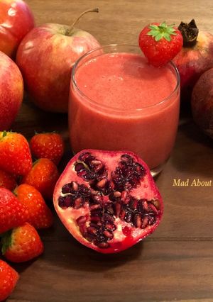 A picture of Pomegranate Strawberry Breakfast Smoothie – No Diary Drink.