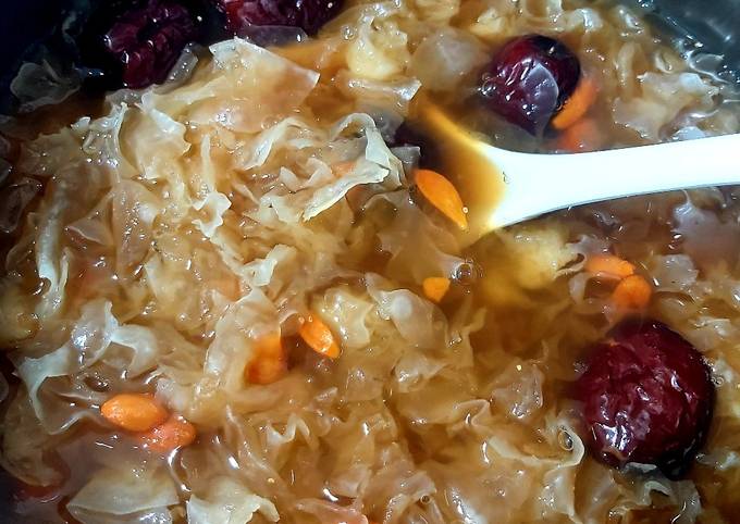 消暑白木耳紅棗甜湯 天然椰子花蜜糖版本 食譜與作法by 綠茶香 Cookpad