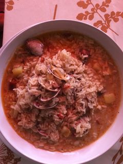 Una foto de Arroz con almejas (caldoso)