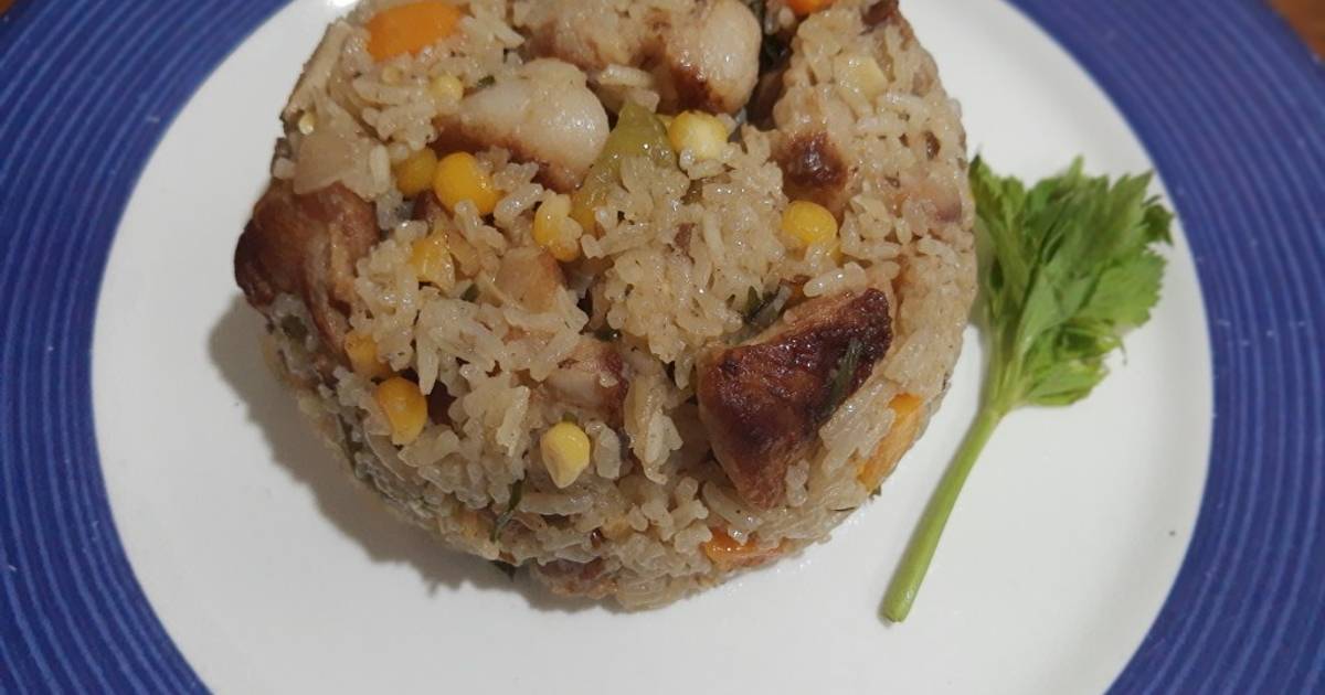 Arroz en sartén con cerdo, zanahoria y maíz tierno Receta de Bendecido