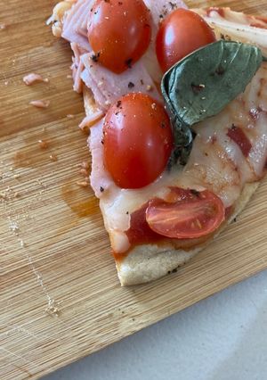 Una foto de Pizzeta con tortilla árabe