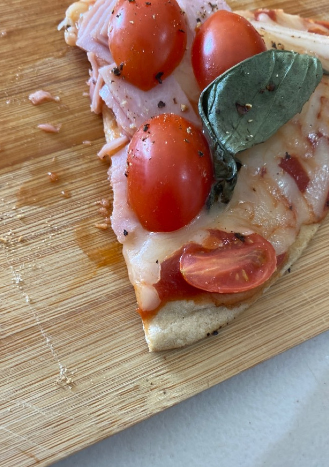 Una foto de Pizzeta con tortilla árabe