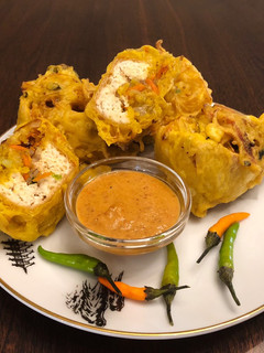 A picture of Indonesian Deep Fried Stuffed Tofu (Tahu Isi).