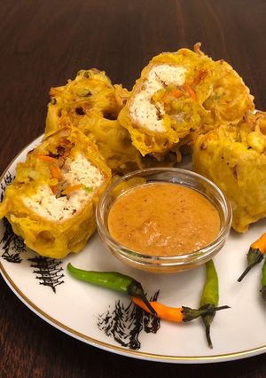 A picture of Indonesian Deep Fried Stuffed Tofu (Tahu Isi).