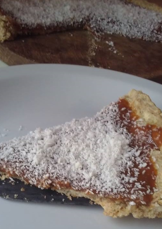 Una foto de Tarta integral DIET de dulce de leche con coco