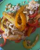 Huevo con pimientos deliciosos y saludable