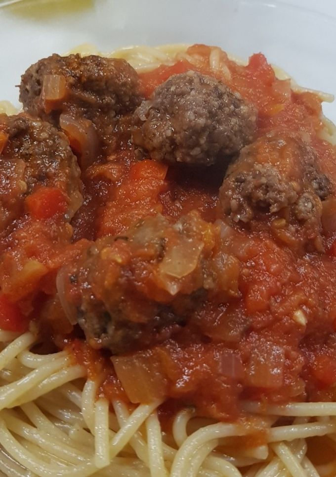 Una foto de Salsa con albóndigas